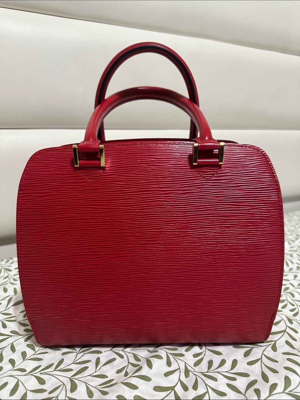 Louis Vuitton Epi Pont Neuf Handbag - Picture 2 of 15